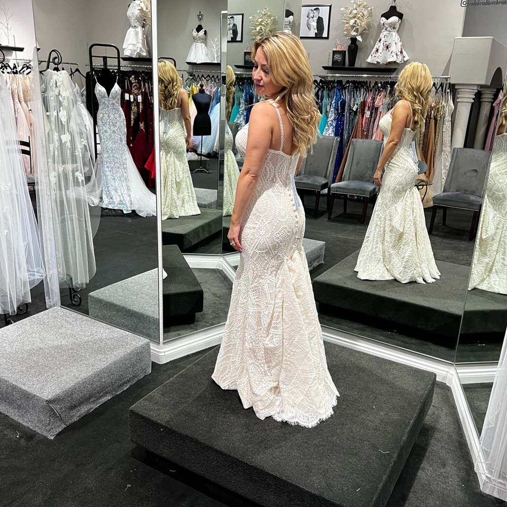 BRAND NEW WITH TAGS DISNEY ALLURE BRIDAL DRESS WEDDING DRESS